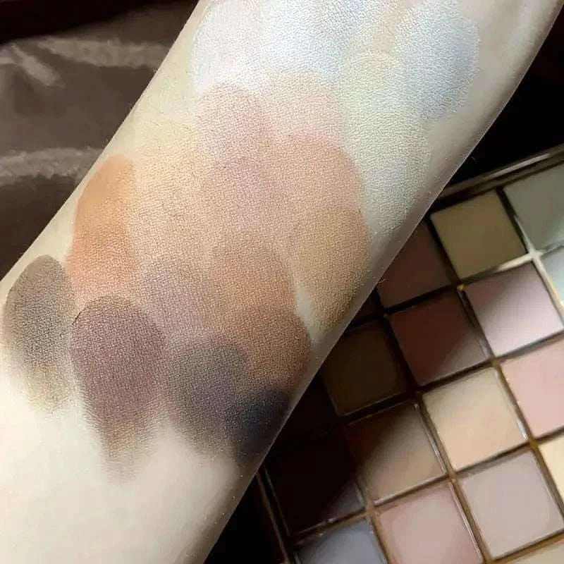 25 Shades Matte Finish Eyeshadow Palette.