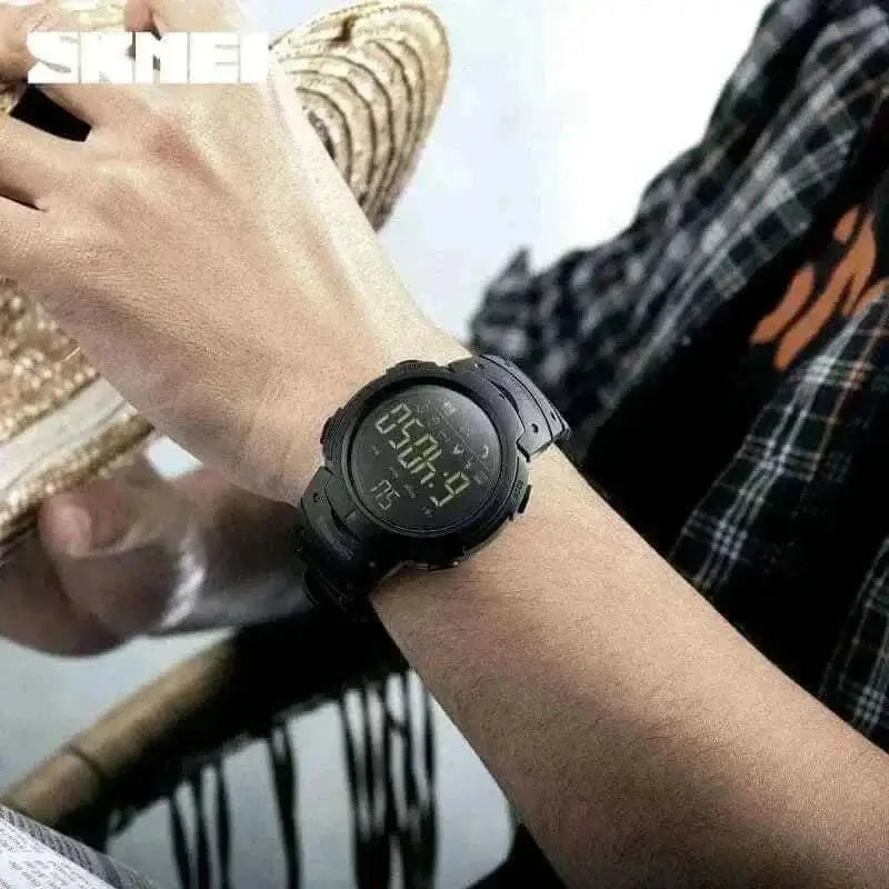 BLUETOOTH SMART WATCH WITH REMOTE CAMERA.