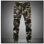 CAMOUFLAGE TRAINING PANTS.