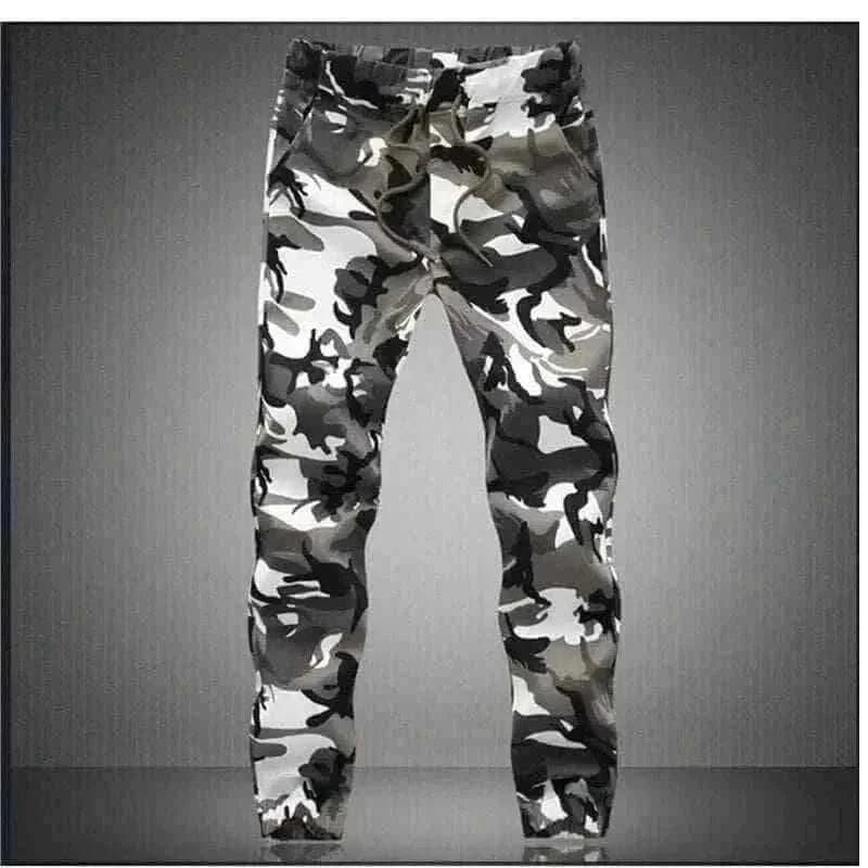 CAMOUFLAGE TRAINING PANTS.