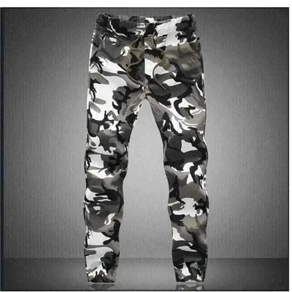CAMOUFLAGE TRAINING PANTS.