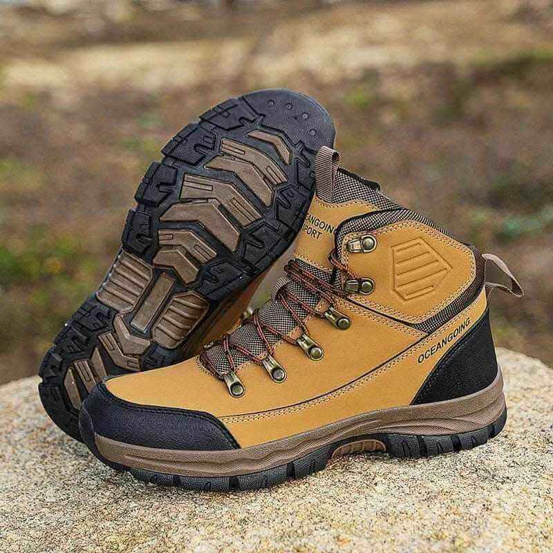 COMFY OUTDOOR BOOTS.