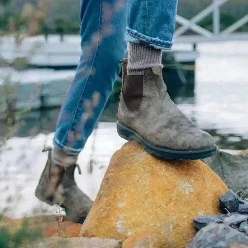 RETRO SLIP ON LEATHER BOOTS.
