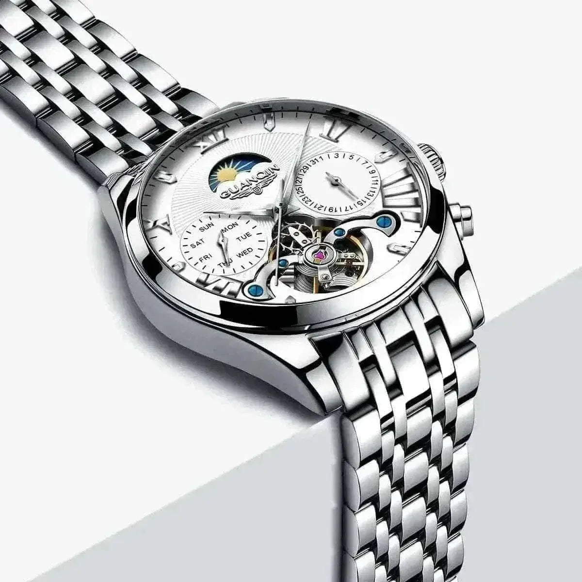 VINTAGE DESIGN MECHANICAL WATCH WITH SILICONE STRAP.