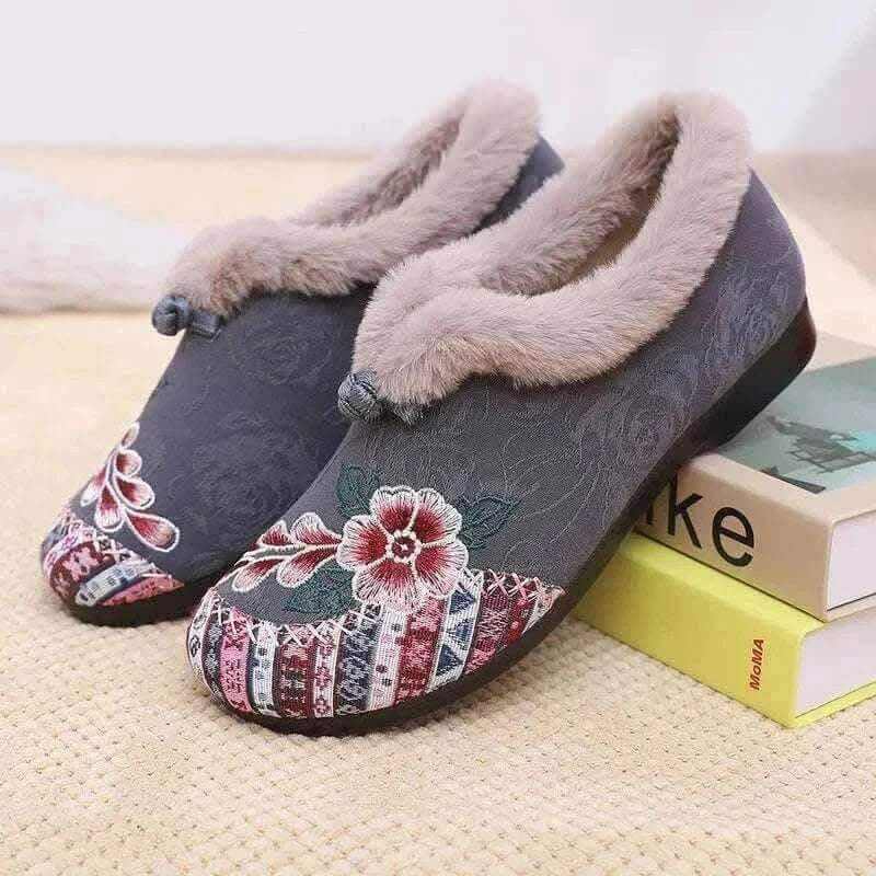 Winter Women's Fashion Non-Slip Flat Shoes Lightweight Casual Soft Snow Shoes Comfortable Plugging Thickening Warm Shoes.