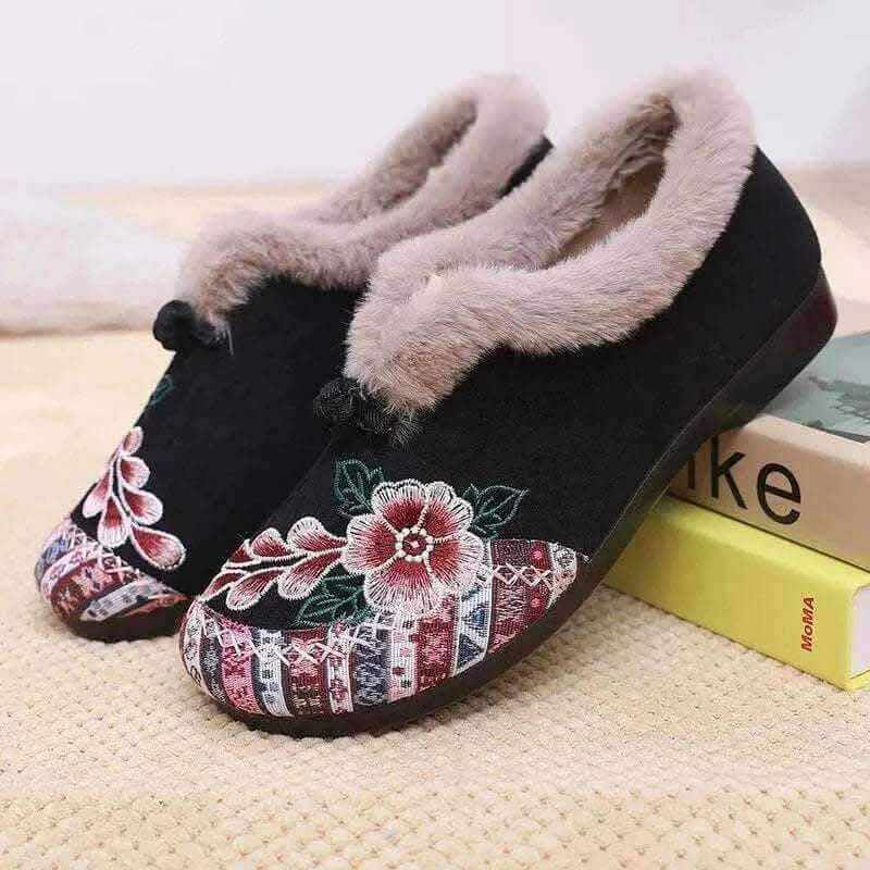 Winter Women's Fashion Non-Slip Flat Shoes Lightweight Casual Soft Snow Shoes Comfortable Plugging Thickening Warm Shoes.